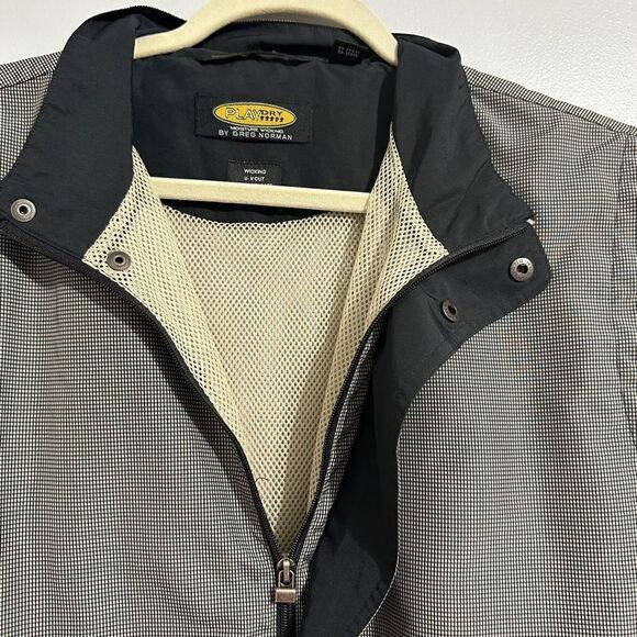 Greg Norman outdoor vest. Zipper and button. Size M - Picture 2 of 5